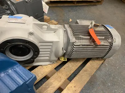 New | in-Stock SEW-EURODRIVE KAZ87DRE160MC4 Gearmotors | Surplus Asset Holdings #1227622