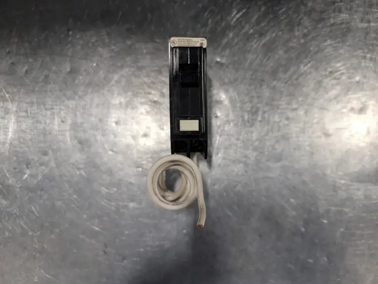 Used CUTLER-HAMMER GFCBB115 Switchgears British Columbia CA | Lenmark #243812