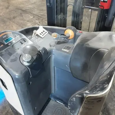 USED 2016 CROWN RR5725-45