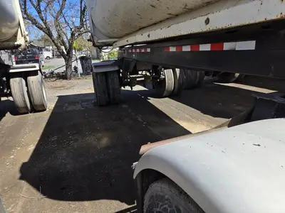 USED 2013 PETERBILT 384