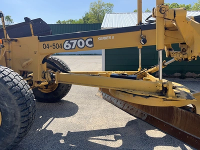 USED 2004 JOHN DEERE 670C SERIES 2