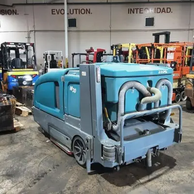 USED 2015 TENNANT M30