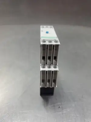 USED Siemens 3RN1013-1BW10 Sirius Motor Protection Time Relay