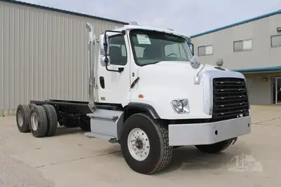 Used 2019 FREIGHTLINER 114SD Cab Chassis trucks Texas US | Roll Off Truck World #1491769