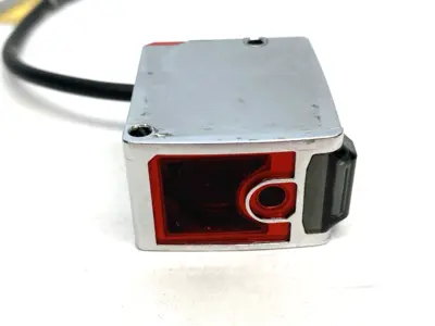 USED KEYENCE ALL-PURPOSE CLASS 2 LASER SENSOR, DETECTION DISTANCE 2 M
