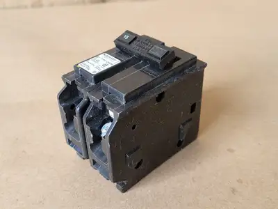 USED SCHNEIDER ELECTRIC CHOM215