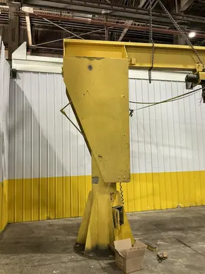 2 TON X 18' SPAN X 12' HIGH HOWE FREE STANDING JIB CRANE, WITH REMOTE CONTROL,  POWER ROTATION & YALE 2 TON HOIST: YOBRO #24579