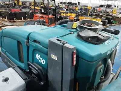 USED 2014 TENNANT M30