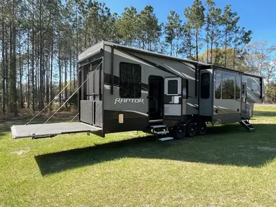 Used 2020 KEYSTONE RAPTOR 415 RP41520 Campers, Caravans, Motorhomes Florida US | Proxy Equipment #1426022