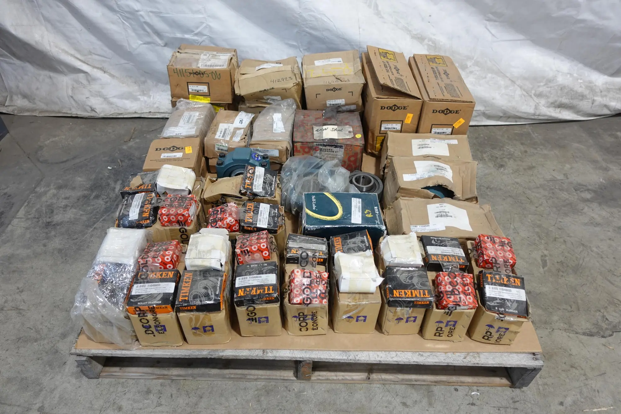 PALLET OF ASSORTED PILLOW BLOCK BEARINGS AND BEARING HOUSINGS, DODGE, FAG, RHP, MOLINE