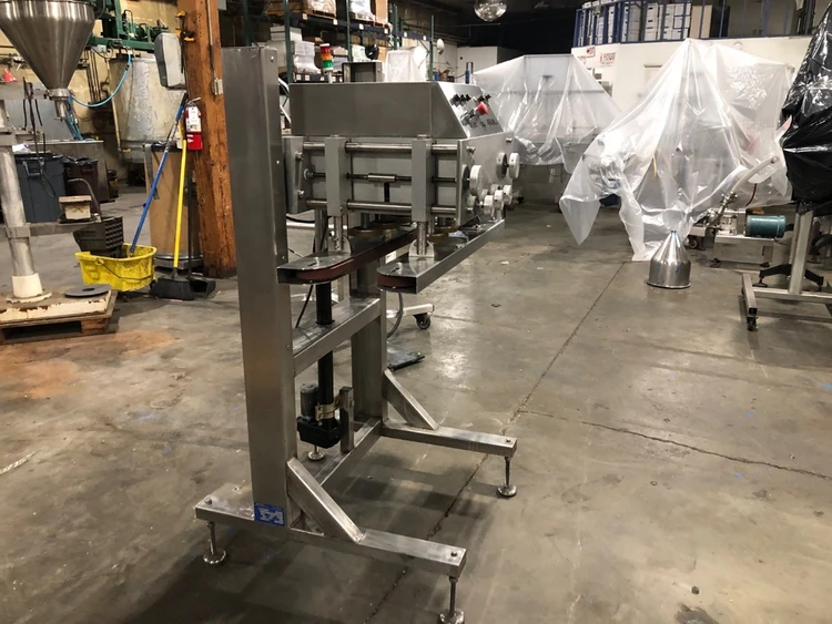 Used 2011 ACCUTEK PACKAGING EQUIPMENT 22-003-000 Cappers Quill - Tighteners - Retorquers Washington US | The Equipment Butler #1047471