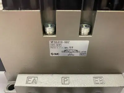 USED SMC 4/5 PORT SOLENOID VALVE 3-POSITION DC21-26V