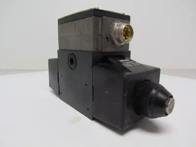 Vickers 02-119493 DG454LW 012 C B 60 Hydraulic Directional Control Valve