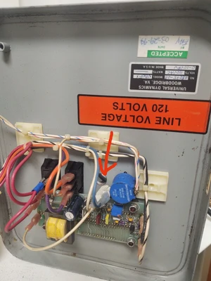 USED Universal Dynamics 120VAC Motor Voltage AC Drive UDC Feeder