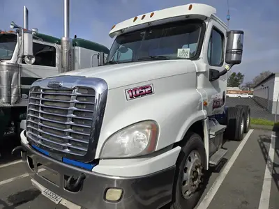 USED 2016 FREIGHTLINER CASCADIA 125