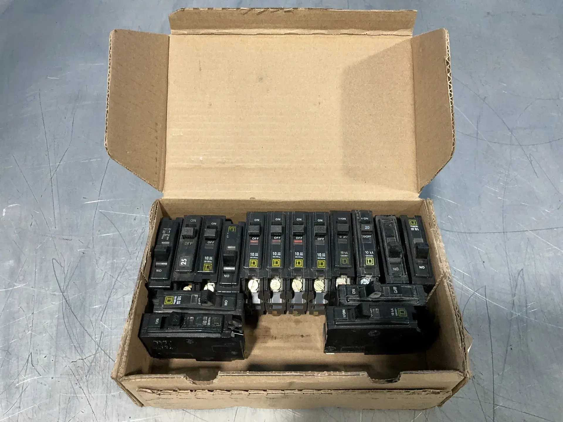 Used SQUARE D _UNKNOWN_ Circuit Breakers Ohio US | HGR 24 #1508026