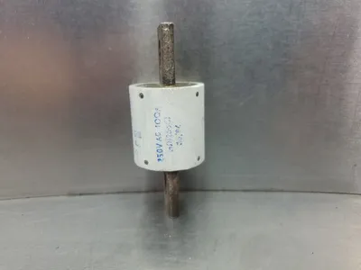 CARBONE FERRAZ 400AMP SEMICONDUCTOR FUSE A025R400 250V 400A. 4D