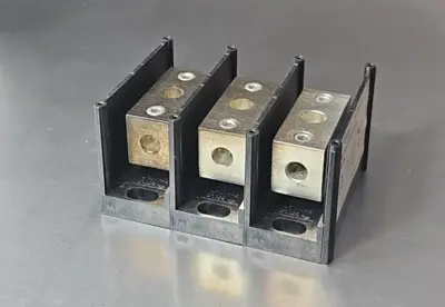Gould SHAWMUT 67053 POWER DISTRIBUTION BLOCK 3 POLE 600V. Loc4E-28