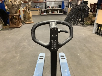 Used _UNKNOWN_ _UNKNOWN_ Pallet Jacks Michigan US | Miedema Asset Management Group #1313862