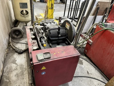USED 2011 OMAX MAXIEM 2040