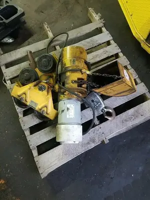 BUDGET 2 TON HOIST. MOD 441425-17