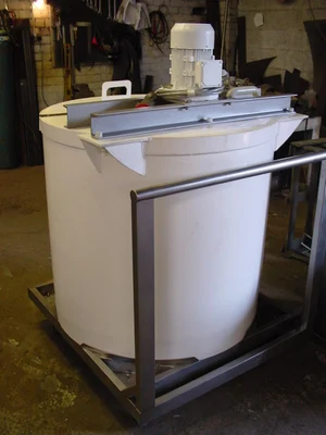 450 L Polypropylene Enclosed Tank