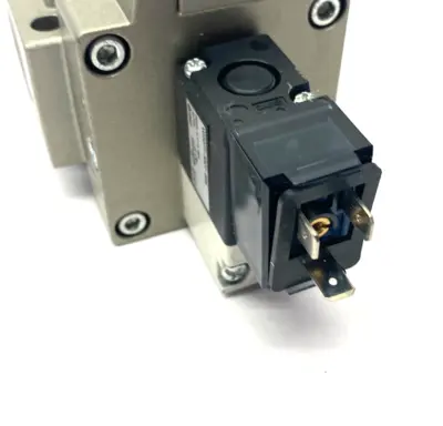 USED SMC PILOT POPPET SOLENOID VALVE 3-PORT 24VDC