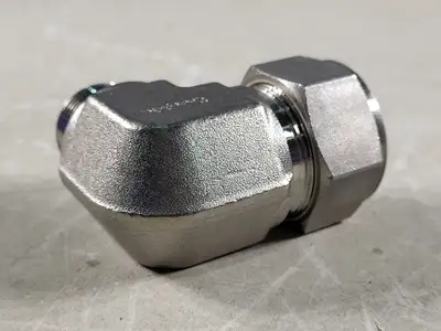 NEW SWAGELOK SS-1610-2-12