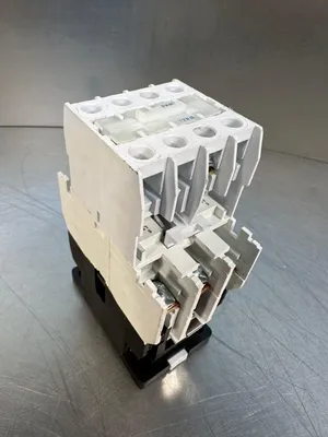 Eaton C320KGT8 Ser. A2 Auxiliary Contactor (4B-31)