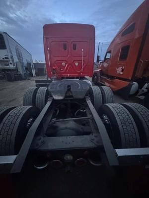 Used 2017 FREIGHTLINER CASCADIA Miscellaneous Trucks/Trailers California US | Revelation Machinery #1421965