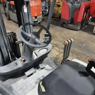 USED 2019 CROWN FC5215-50