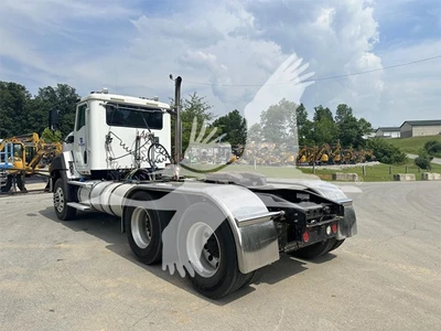 USED 2017 CATERPILLAR CT660S