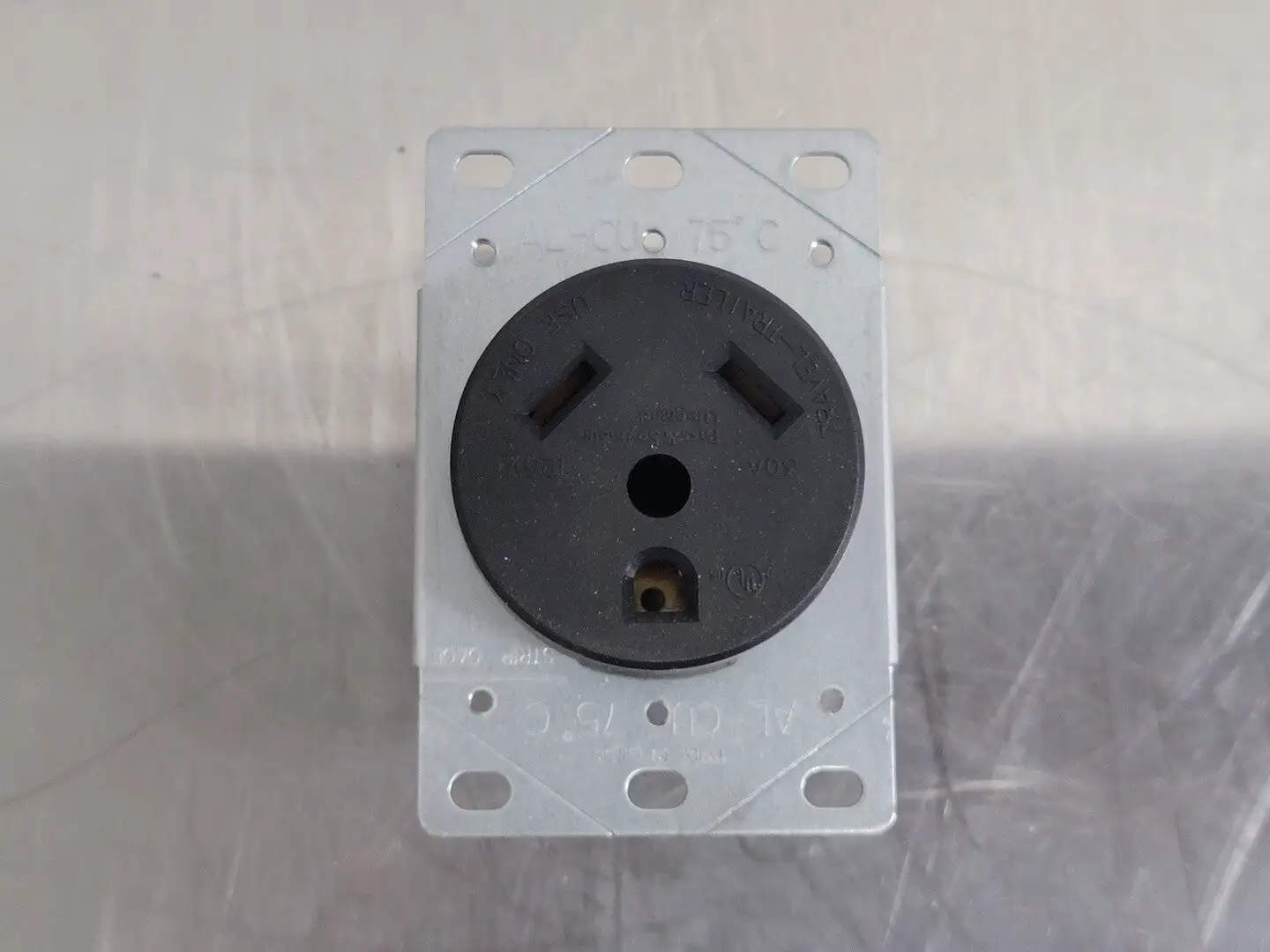Trailer Outlet 30A 125V 3830