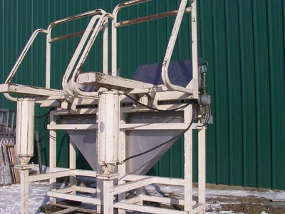 Used _UNKNOWN_ _UNKNOWN_ Bin Dumpers Minnesota US | A&I Equipment #1317921