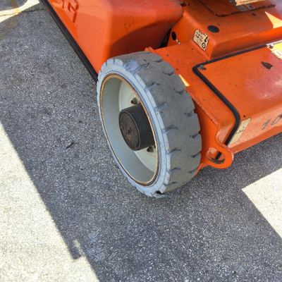 USED 2012 JLG E450AJ