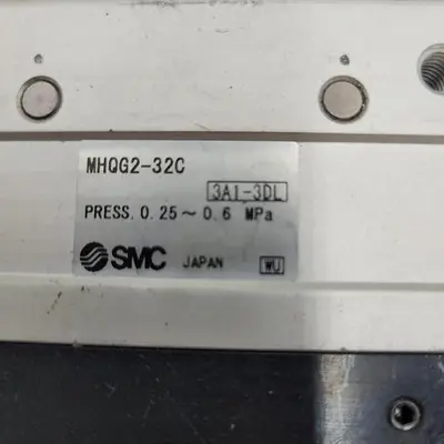 USED SMC SMC MHQG2-32C3 - PNEUMATIC GRIPPER