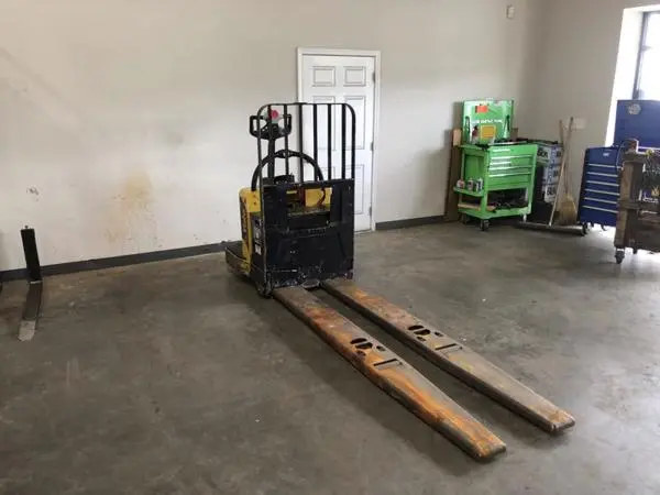 Used 2015 YALE MPE080LV Pallet Jacks | Zoom Lifts & Equipment #1182273