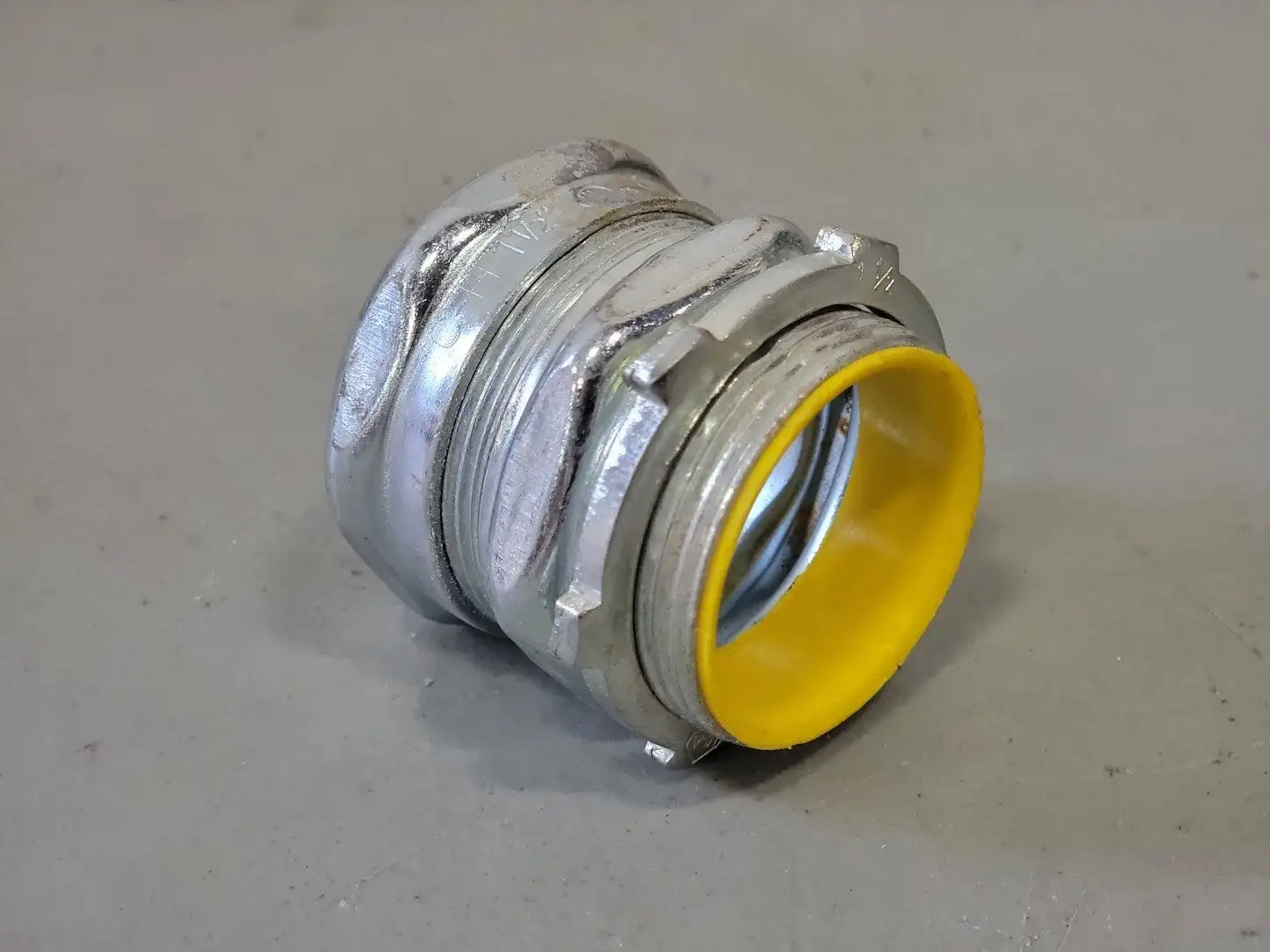 1 1/2" Insulated Conduit Straight Connector, Compression Connection for EMT