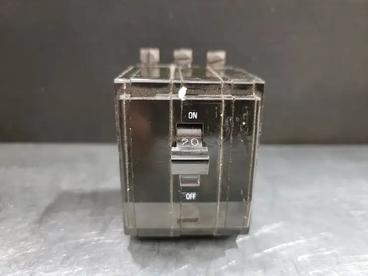 Used SQUARE D QOB320 Switchgears British Columbia CA | Lenmark #243888