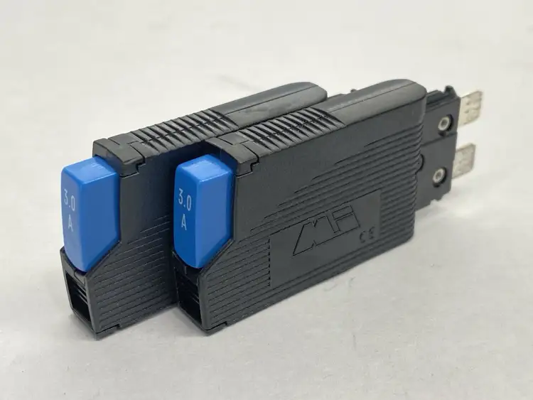 Used Morsettitalia Thermal Circuit Breaker 1-Pole 3A 250VAC 72VDC LOT OF 2 Circuit Breakers Michigan US | Maverick Industrial Sales #1394550
