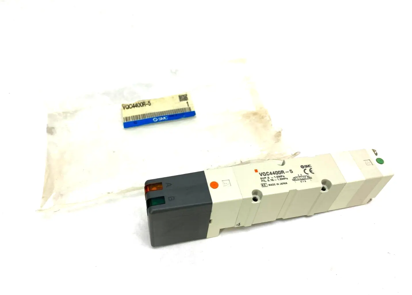 USED SMC PLUG-IN SOLENOID VALVE 5-PORT