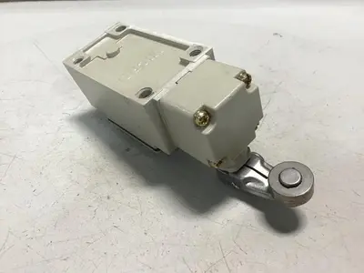 Used YAMATAKE LJA10-11A21N-004 Relays & Switches Michigan US | Ideal Machinery #1311393