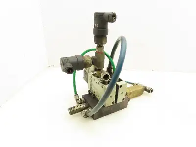 Numatics L22BA452B017G61 Solenoid Directional Control Valve 2 Position Lot of 2