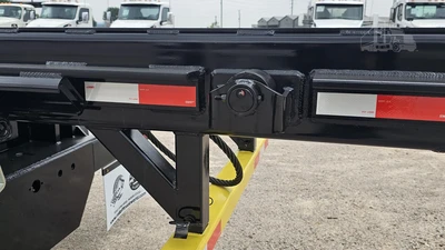 New | in-Stock 2027 MACK MD7 Rolloff Trucks Texas US | Roll Off Truck World #1491899