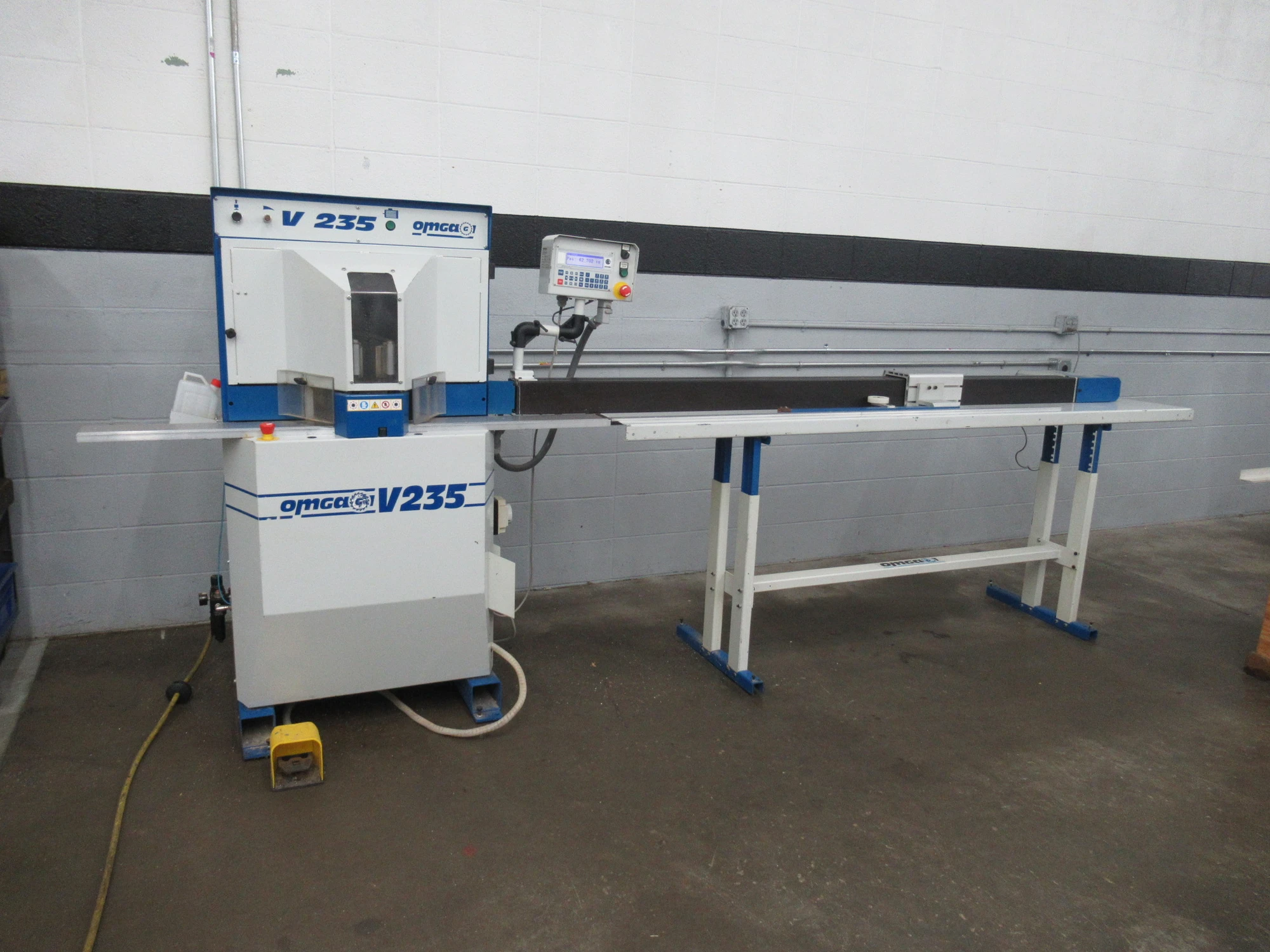 Used 2007 OMGA WOODWORKING MACHINERY V235 FNC Double Miter Saws Minnesota US | Machinesused.com #1307556