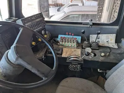USED 1995 INTERNATIONAL SILVER WHEELS