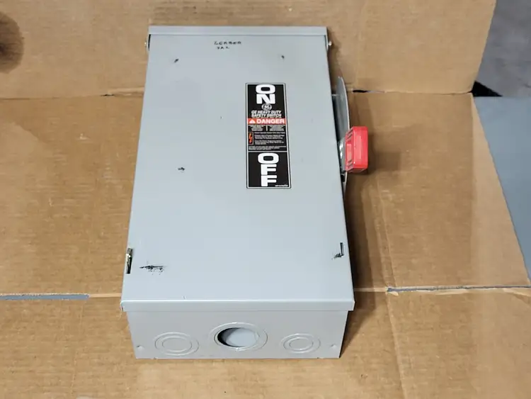 Used GENERAL ELECTRIC THN3363R Switchgears British Columbia CA | Lenmark #913693