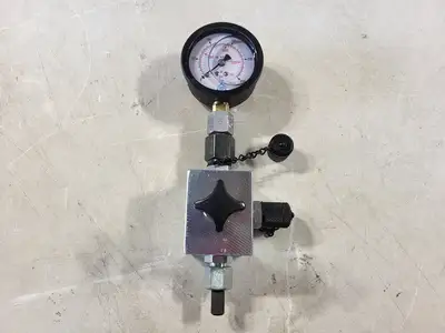 0-3700 PSI Gauge with Metering Block