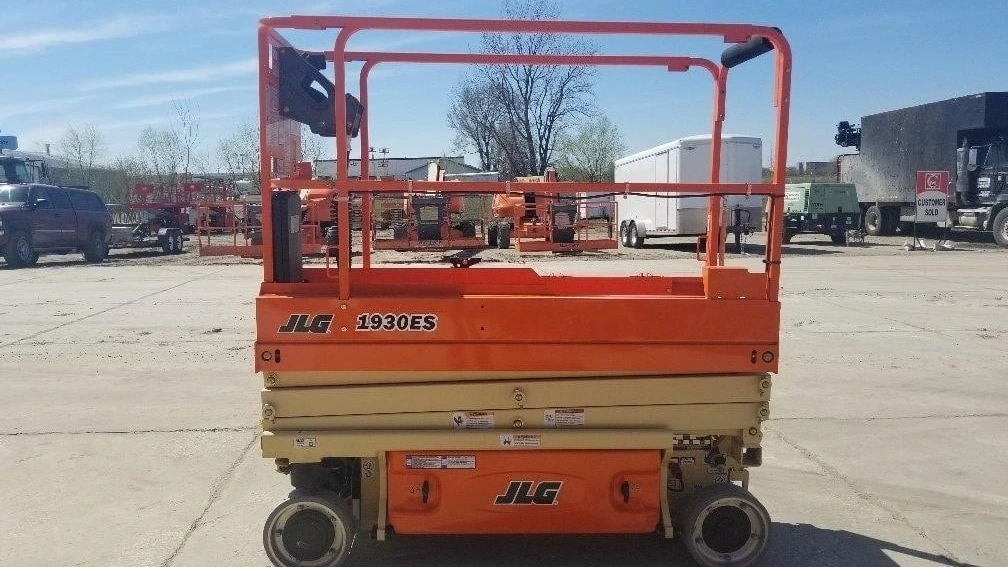 USED 2014 JLG 1930ES