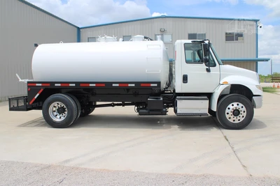 Used 2017 INTERNATIONAL DURASTAR 4300 Vacuum Truck Texas US | Roll Off Truck World #1491746